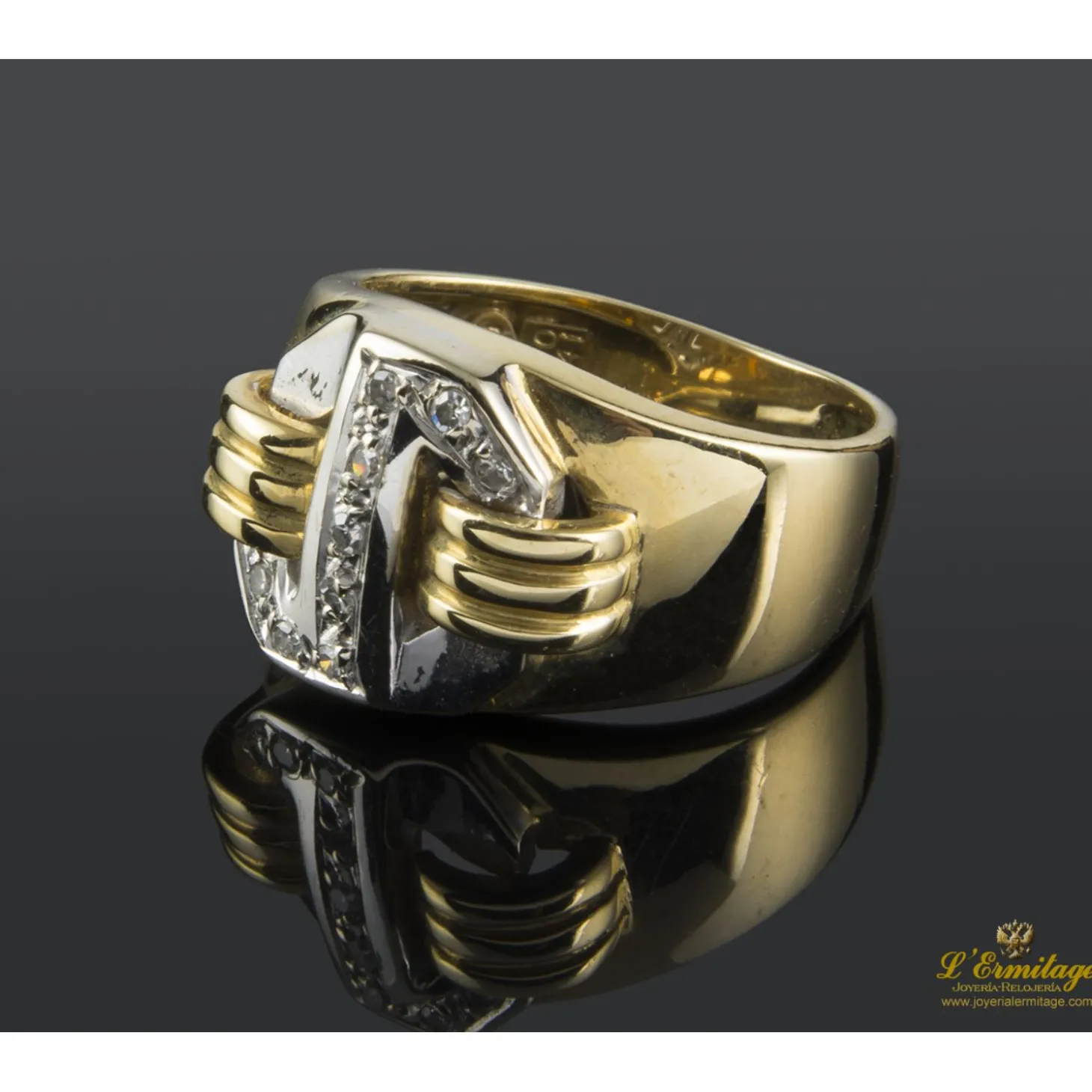 ANILLOS / SORTIJAS Sortija realizada en oro amarillo y oro blanco con motivo de brillantes