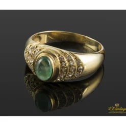 ANILLOS / SORTIJAS Sortija realizada en oro amarillo con una esmeralda y brillantes