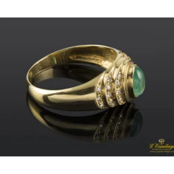 ANILLOS / SORTIJAS Sortija realizada en oro amarillo con una esmeralda y brillantes