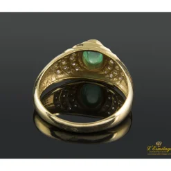 ANILLOS / SORTIJAS Sortija realizada en oro amarillo con una esmeralda y brillantes