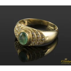 ANILLOS / SORTIJAS Sortija realizada en oro amarillo con una esmeralda y brillantes