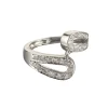 ANILLOS / SORTIJAS Sortija realizada en oro blanco y motivos con brillantes.