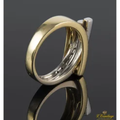 ANILLOS / SORTIJAS Sortija realizada en oro amarillo y oro blanco con brillantes.