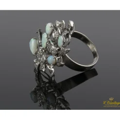ANILLOS / SORTIJAS Sortija realizada en oro blanco con ópalos y diamantes.