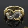 ANILLOS / SORTIJAS Sortija realizada en oro amarillo y oro blanco con motivos con brillantes.