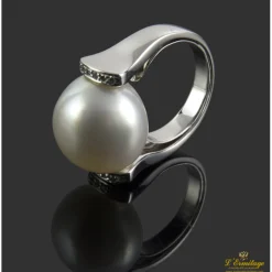 ANILLOS / SORTIJAS Sortija realizada en oro blanco con una perla y brillantes