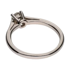 ANILLOS / SORTIJAS Sortija solitario en oro blanco con un brillante. Talla 12.