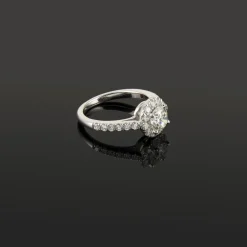 ANILLOS / SORTIJAS Sortija solitario oro blanco y diamantes color g, pureza vs1 y peso 1,06 cts.
