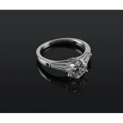 ANILLOS / SORTIJAS Sortija solitario oro blanco y diamantes color g, pureza vs1 y peso 1,41 cts.