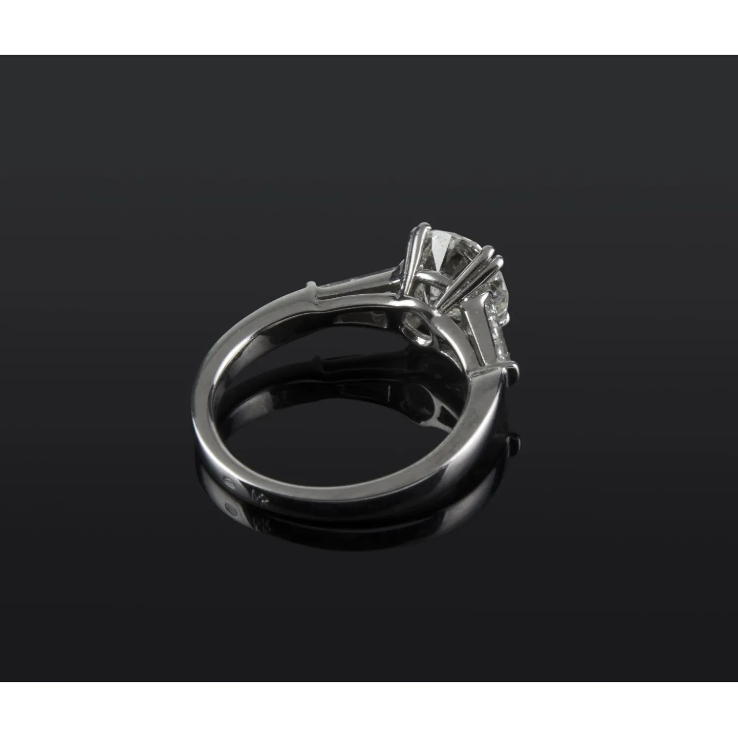 ANILLOS / SORTIJAS Sortija solitario oro blanco y diamantes color h, pureza si1 y peso 1,69 cts.