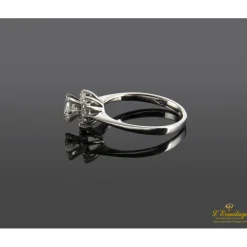 ANILLOS / SORTIJAS Sortija solitario en oro blanco con brillante color g y peso 0,40 ct.