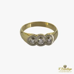 ANILLOS / SORTIJAS Sortija tresillo oro amarillo y diamantes.