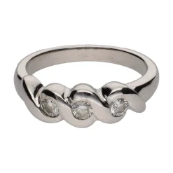 ANILLOS / SORTIJAS Sortija tresillo en oro blanco y brillantes. Talla 14.