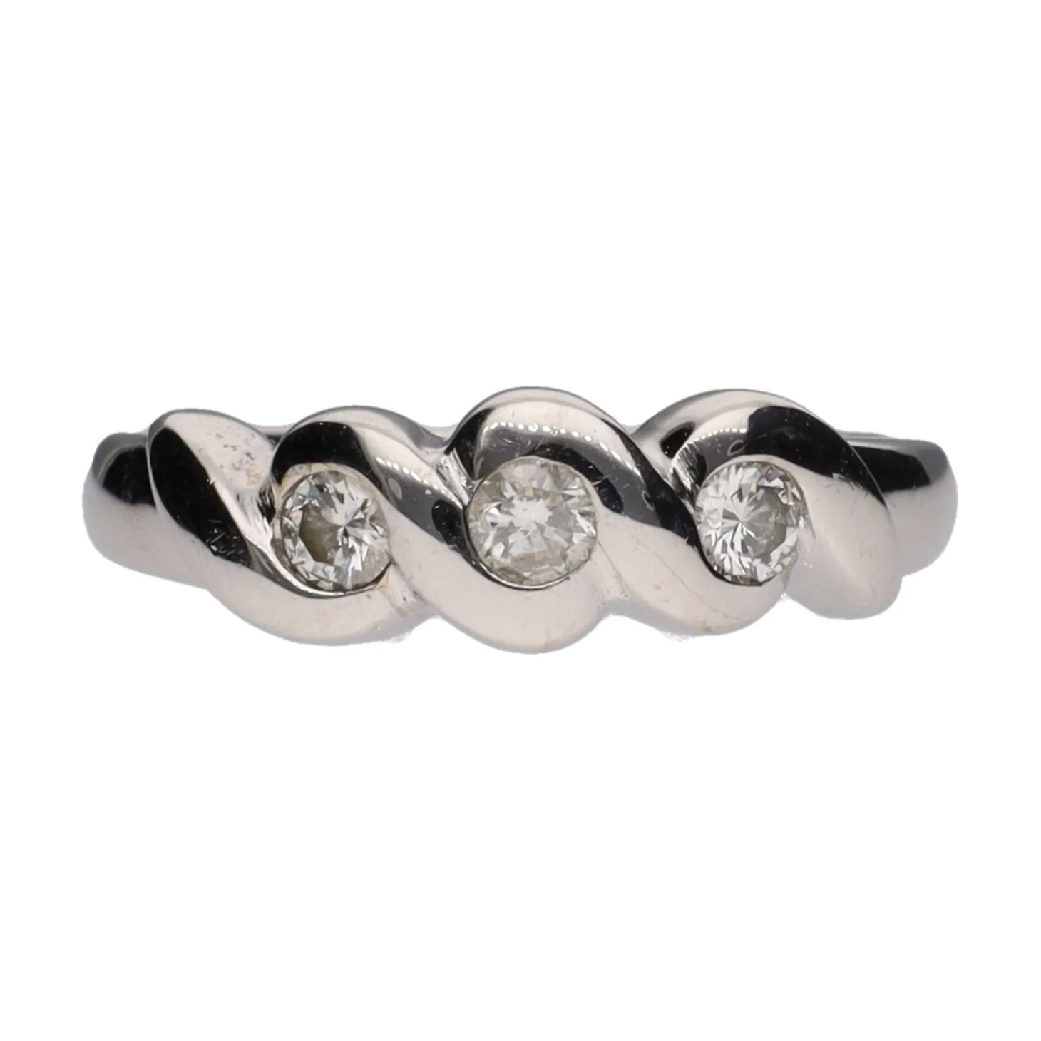 ANILLOS / SORTIJAS Sortija tresillo en oro blanco y brillantes. Talla 14.