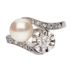 ANILLOS / SORTIJAS Sortija tu y yo en oro blanco con perla y diamantes. Talla 11.