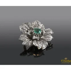 BROCHES / ALFILERES Broche-alfiler antiguo flor oro amarillo esmeralda y diamantes.
