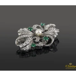 BROCHES / ALFILERES Broche-alfiler oro blanco perla, esmeraldas y diamantes.