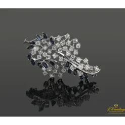 BROCHES / ALFILERES Broche-alfiler oro blanco zafiros y diamantes.