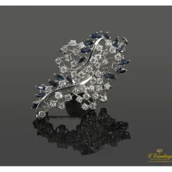 BROCHES / ALFILERES Broche-alfiler oro blanco zafiros y diamantes.
