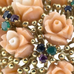 BROCHES / ALFILERES Broche-alfiler antiguo ramo de flores oro amarillo coral esmeraldas zafiros y rubíes