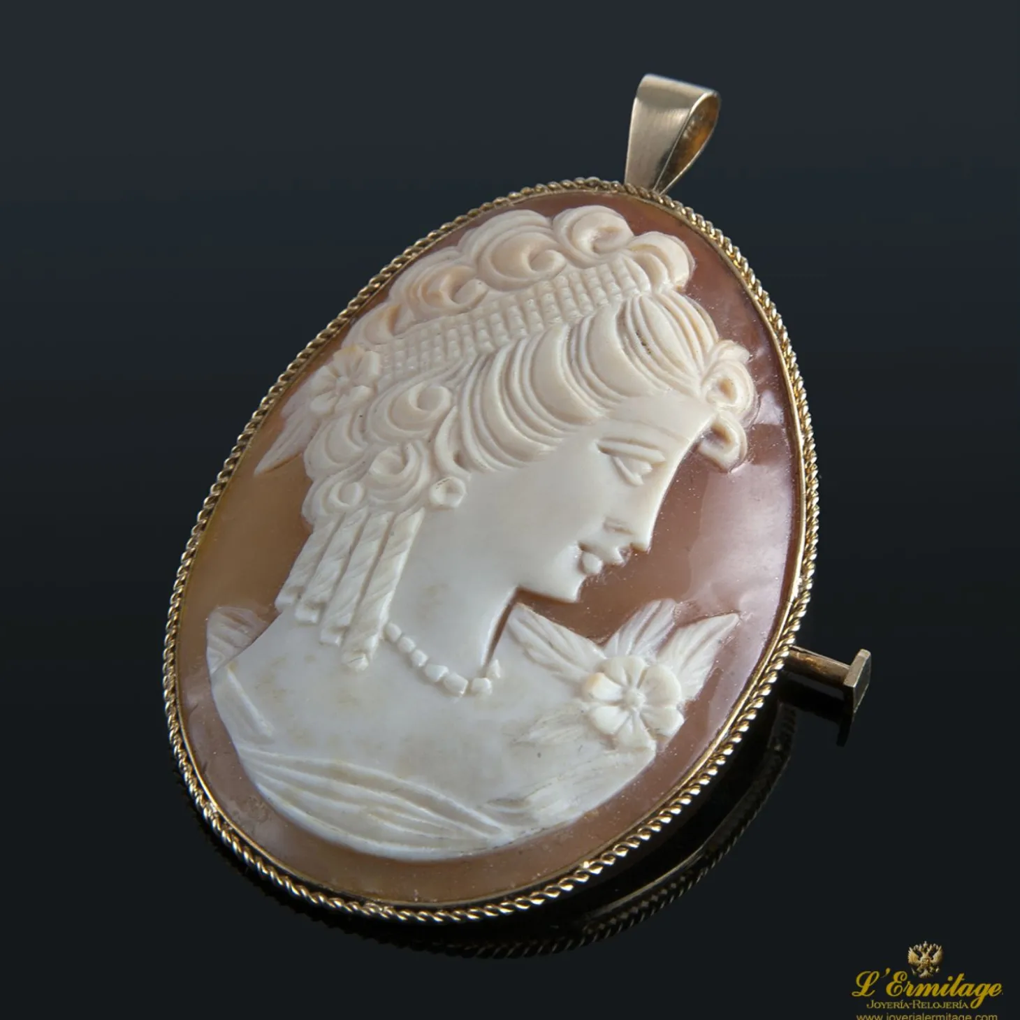 BROCHES / ALFILERES Broche camafeo montado en oro amarillo.
