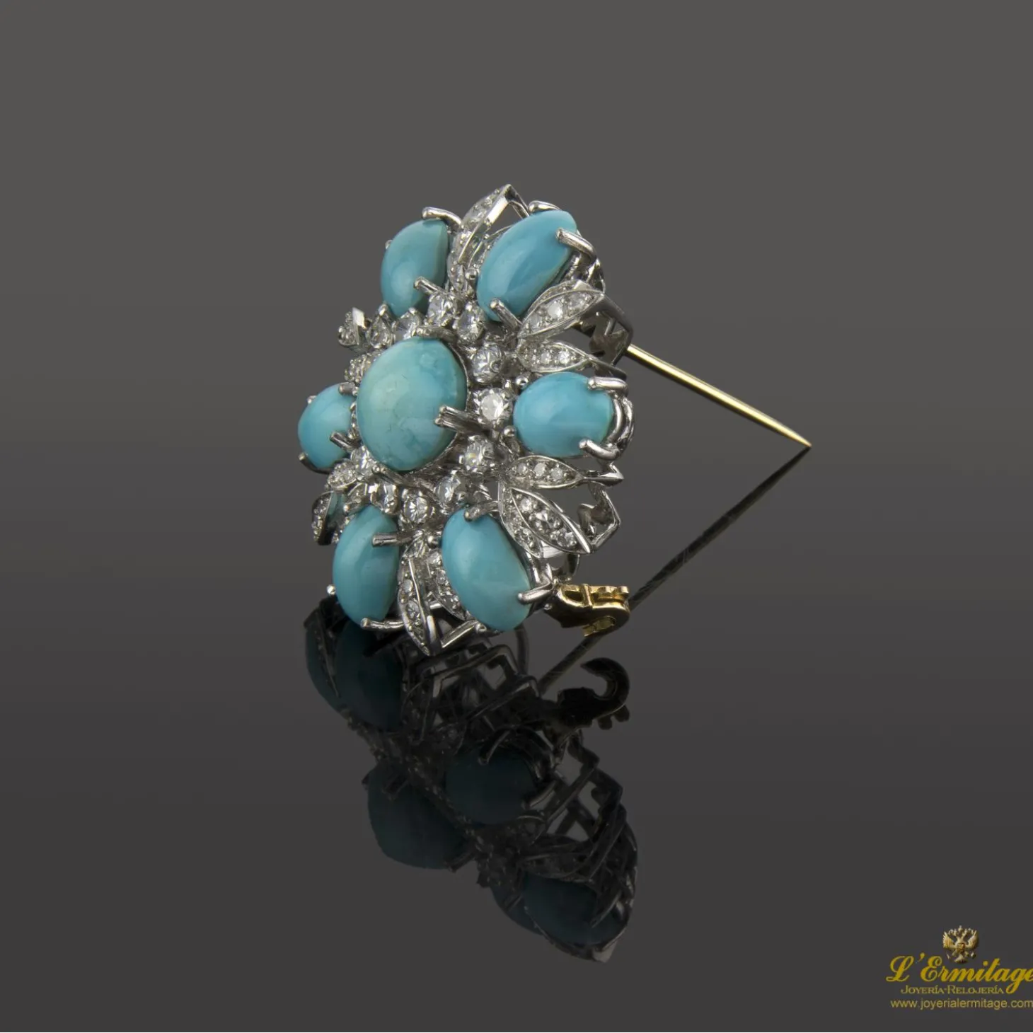BROCHES / ALFILERES Broche en forma de flor oro blanco turquesas y diamantes.
