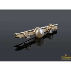 BROCHES / ALFILERES Broche en oro amarillo con una perla y diamantes