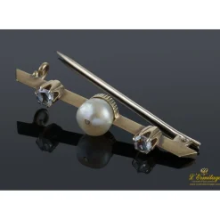 BROCHES / ALFILERES Broche en oro amarillo con una perla y diamantes