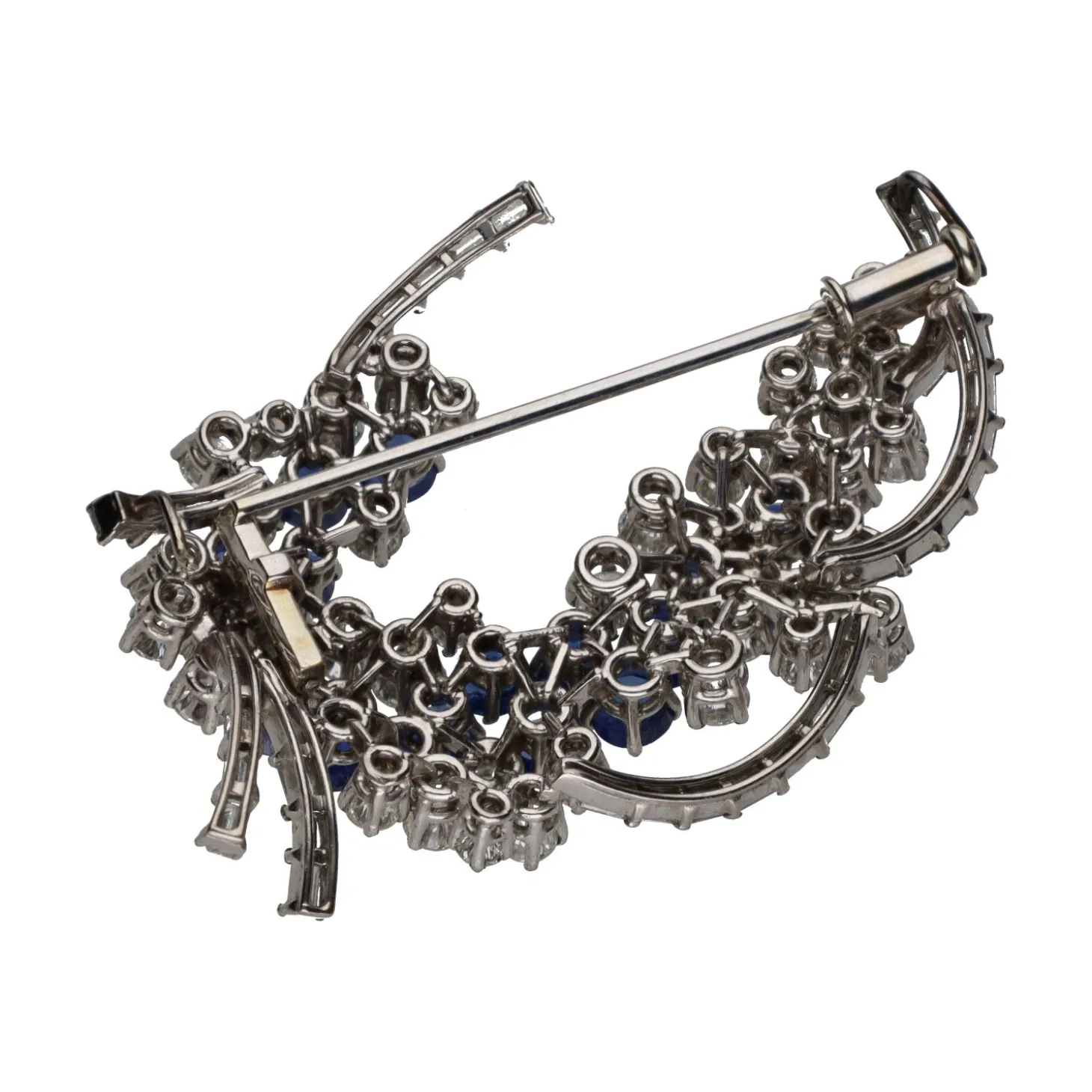 BROCHES / ALFILERES Broche en oro blanco con zafiros y brillantes.