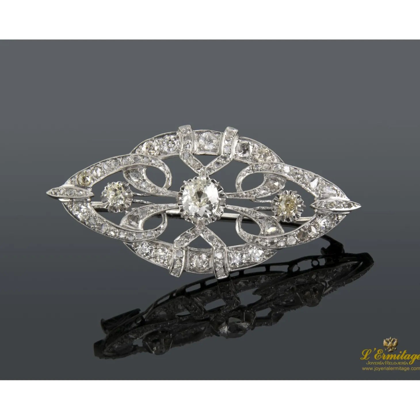 BROCHES / ALFILERES Broche oro blanco y diamantes.