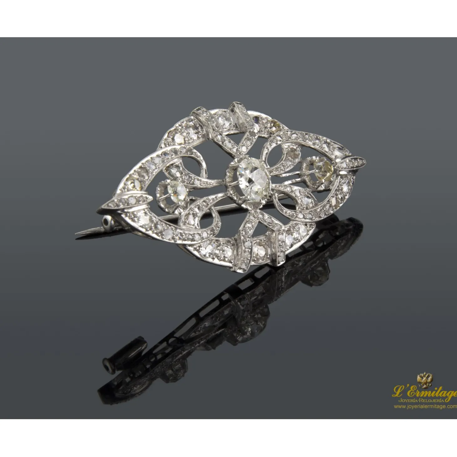 BROCHES / ALFILERES Broche oro blanco y diamantes.