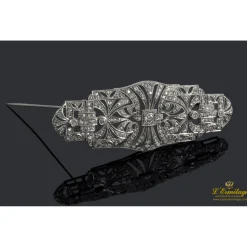 BROCHES / ALFILERES Broche realizado en oro blanco con brillantes y diamantes.