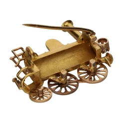 BROCHES / ALFILERES Broche s-xix en forma de locomotora en oro amarillo con diamantes.