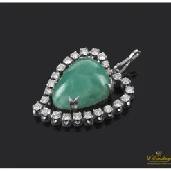 COLGANTES Colgante corazón oro blanco esmeralda y diamantes.