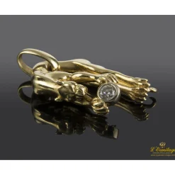 COLGANTES Colgante pantera tipo cartier realizado en oro amarillo y presenta un brillante