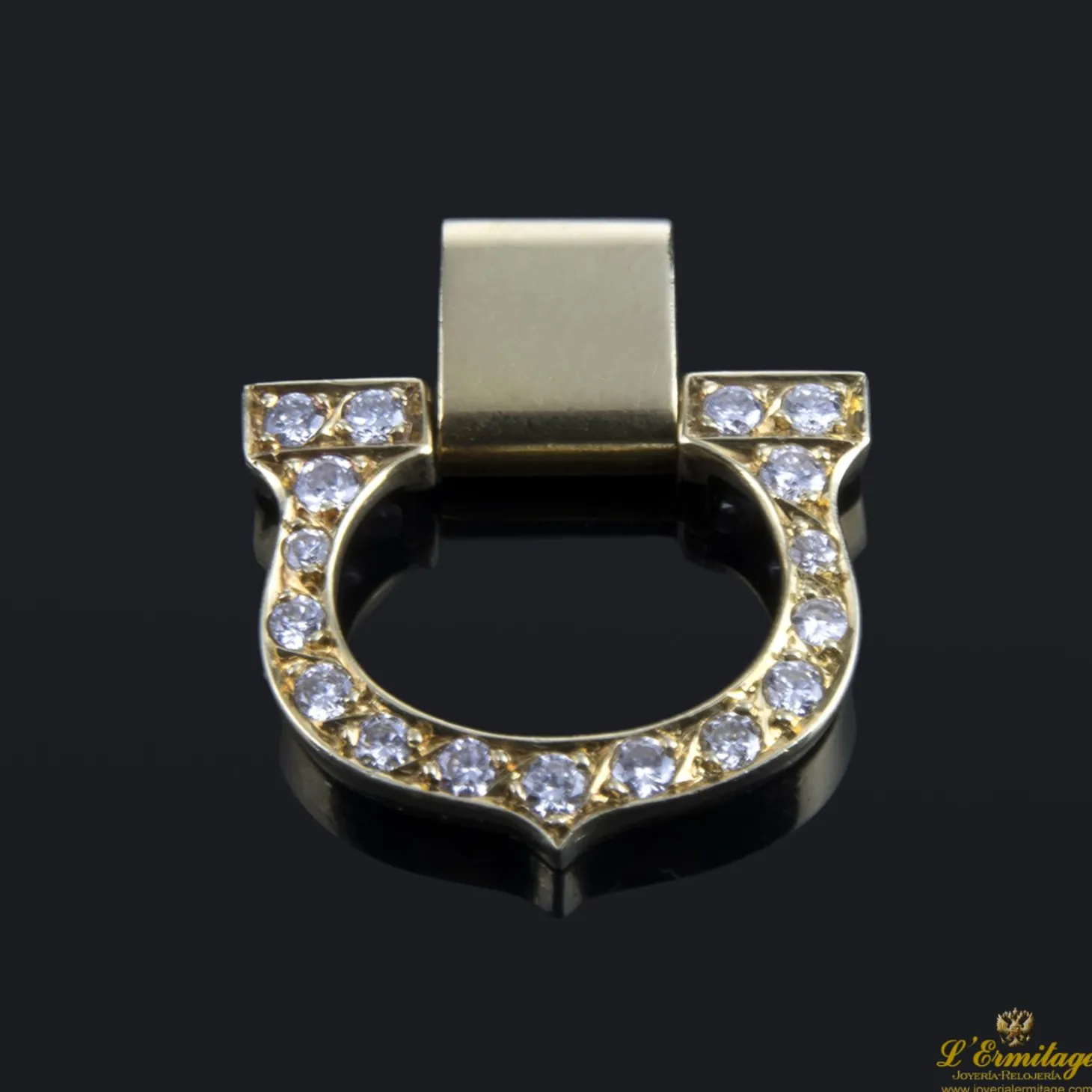 COLGANTES Colgante tipo cartier realizado en oro amarillo con brillantes