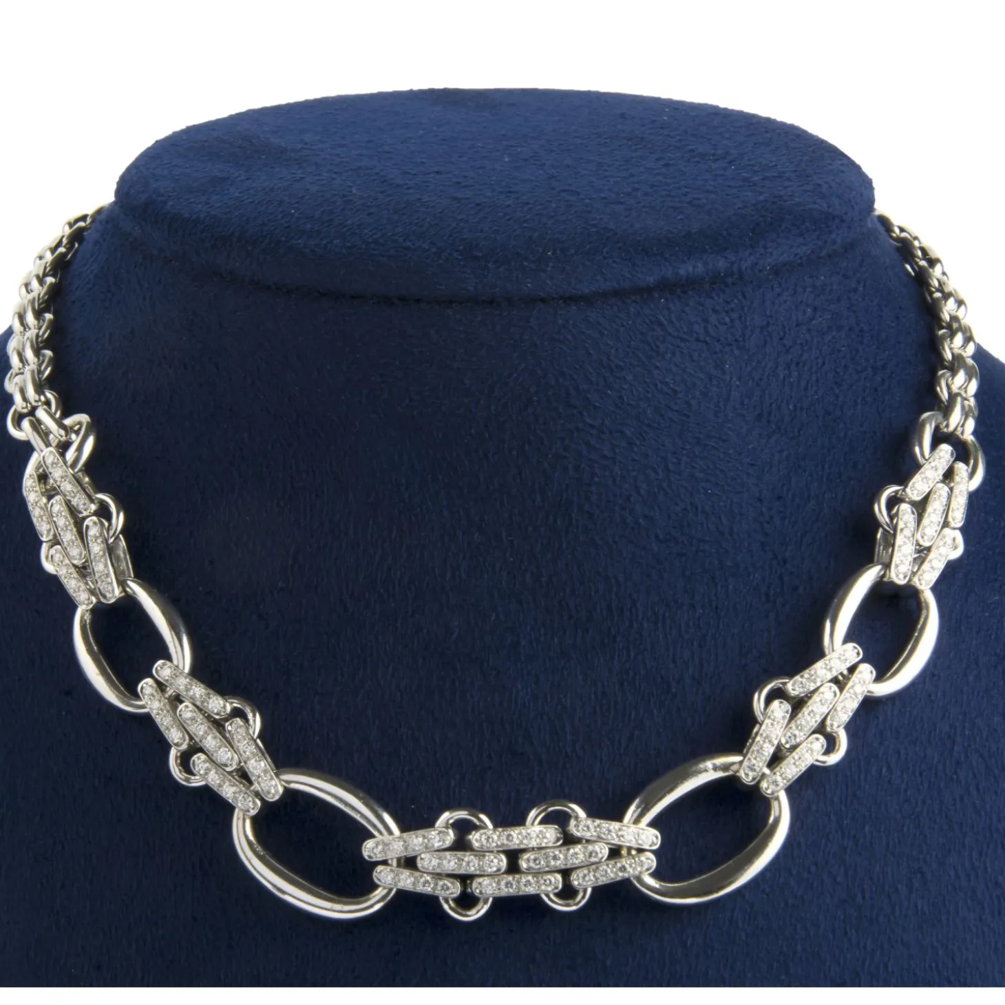 COLLARES Collar catene oro blanco y diamantes. Largo: 42cm.