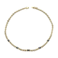 COLLARES Collar en oro amarillo y zafiros.