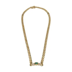 COLLARES Collar en oro amarillo con esmeralda y brillantes.