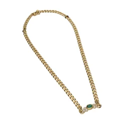 COLLARES Collar en oro amarillo con esmeralda y brillantes.