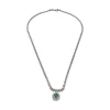 COLLARES Collar en oro blanco con esmeralda y brillantes.