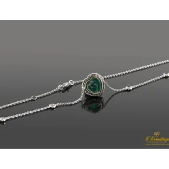COLLARES Collar en oro blanco esmeralda y diamantes.