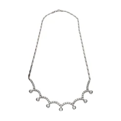 COLLARES Collar en oro blanco y brillantes.