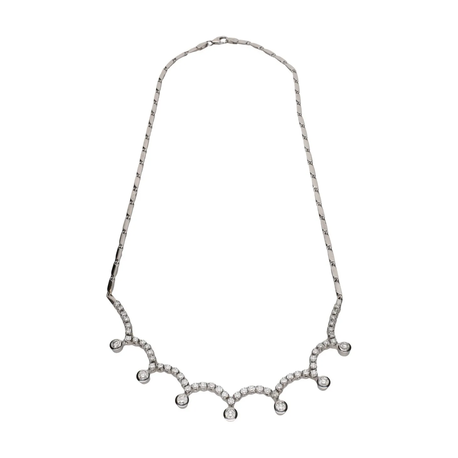 COLLARES Collar en oro blanco y brillantes.