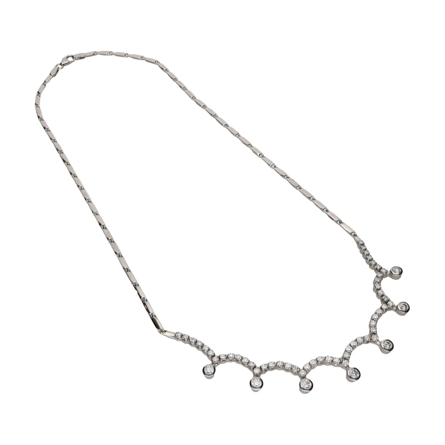 COLLARES Collar en oro blanco y brillantes.