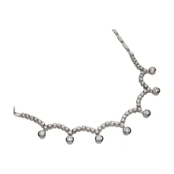 COLLARES Collar en oro blanco y brillantes.
