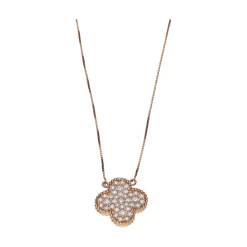 COLLARES Collar en oro rosa con colgante trébol cuatro hojas cuajado de brillantes.