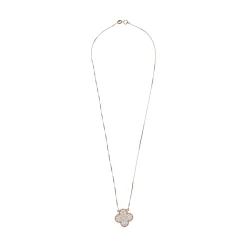 COLLARES Collar en oro rosa con colgante trébol cuatro hojas cuajado de brillantes.