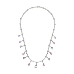COLLARES Collar firmado por suarez en oro blanco con zafiros fantasía y brillantes.