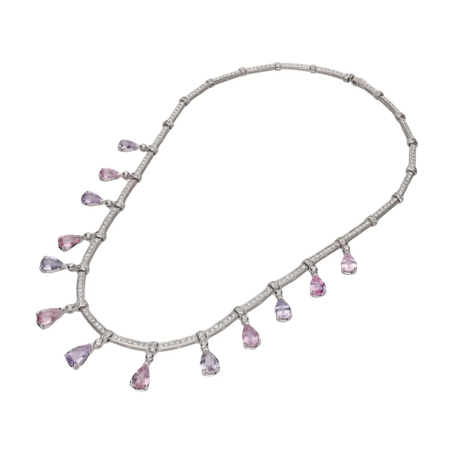 COLLARES Collar firmado por suarez en oro blanco con zafiros fantasía y brillantes.